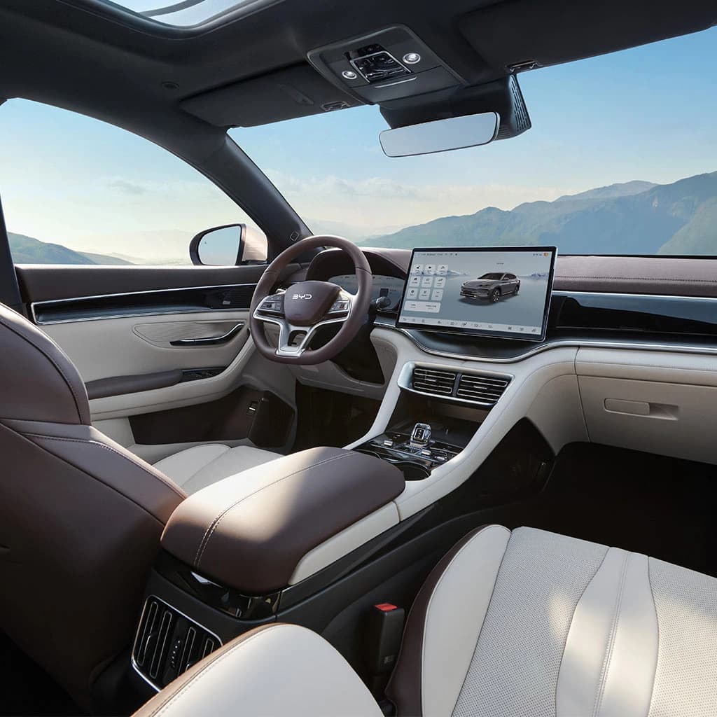 Ocean-inspired Elegant Cabin — 2 765 mm wheelbase