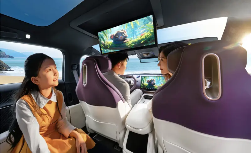 Huawei HarmonyOS 4 — zero-layer design, Super Desktop, smart home control