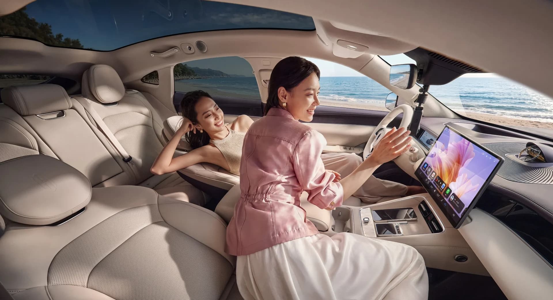 Versatile Cabin — zero-gravity seat, foldable rear bed, 41 storage points