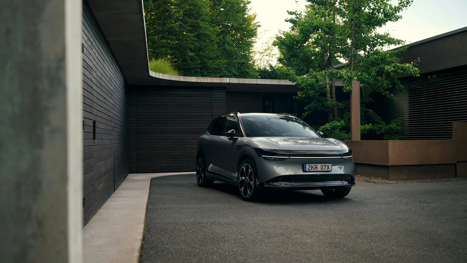 5-Star Euro NCAP — 91% adult, 90% child occupant protection