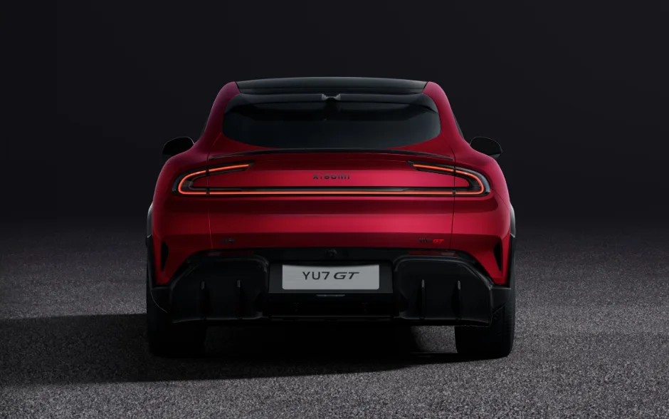Xiaomi YU7 – Cherry Red